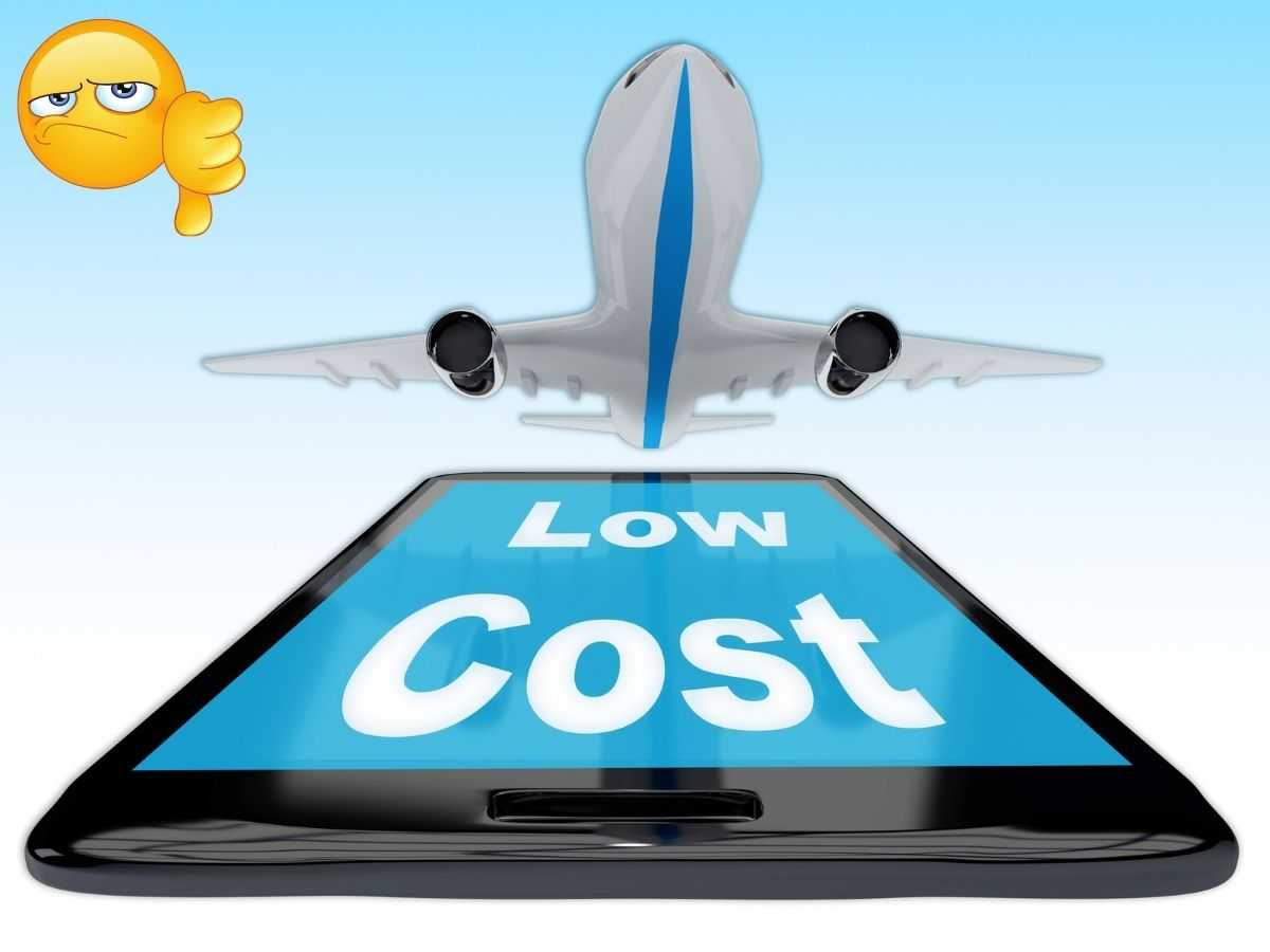 aereo su tablet con scritto low cost