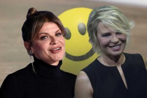 alessandra amoroso e maria de filippi sorridono
