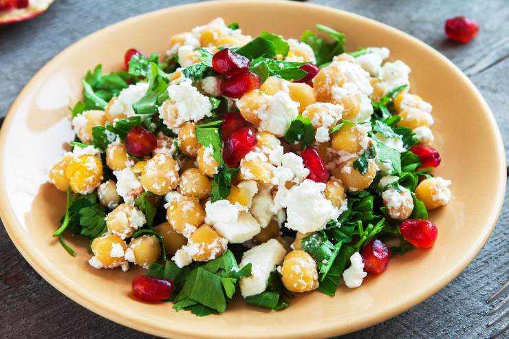 insalata con ceci e feta