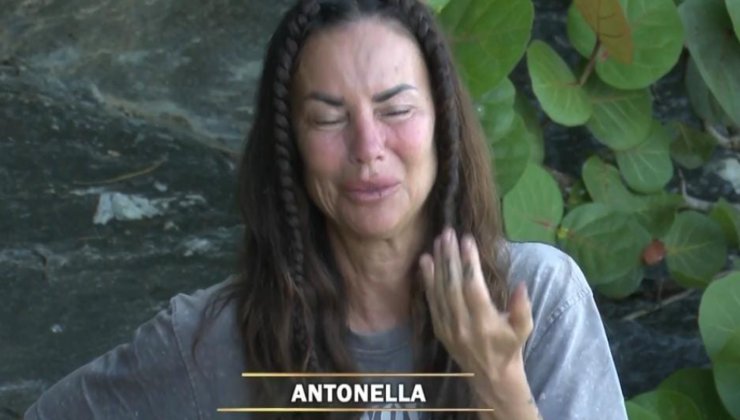 Antonella Mosetti in lacrime all'Isola dei famosi