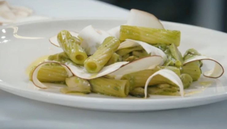 Tortiglioni ai porcini e crema di basilico